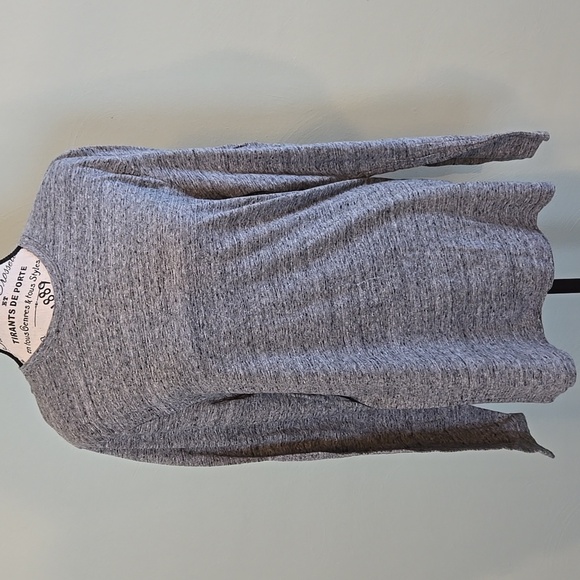 Long sleeve Old Navy tee - Picture 1 of 5